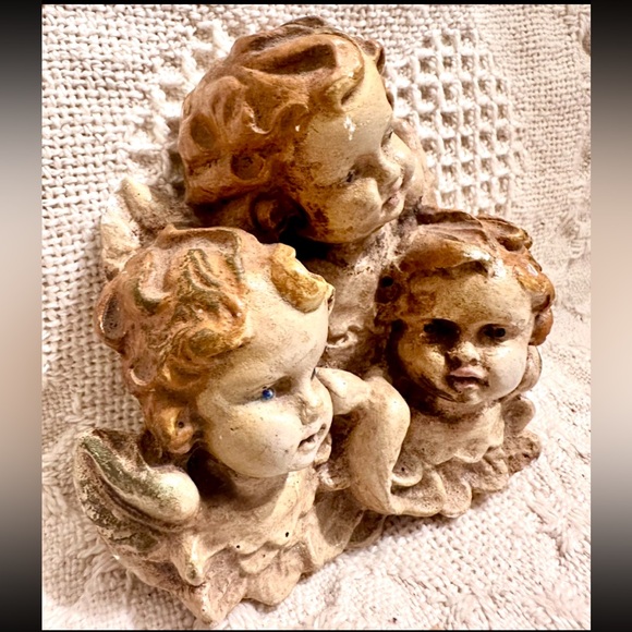 Three Cherub Heads In One Rustic Distressed Finish Wall Ornament Vtg 4x4” in - Picture 4 of 6